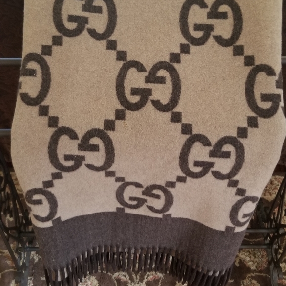 AUTHENTIC GUCCI GG GUCCISSIMA LOGO WOOL / CASHMERE FRINGED BLANKET - Picture 6 of 11